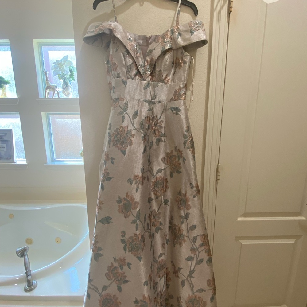 Night Way Collections Elegant Cream Dress